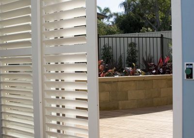 SHUTTERS 083